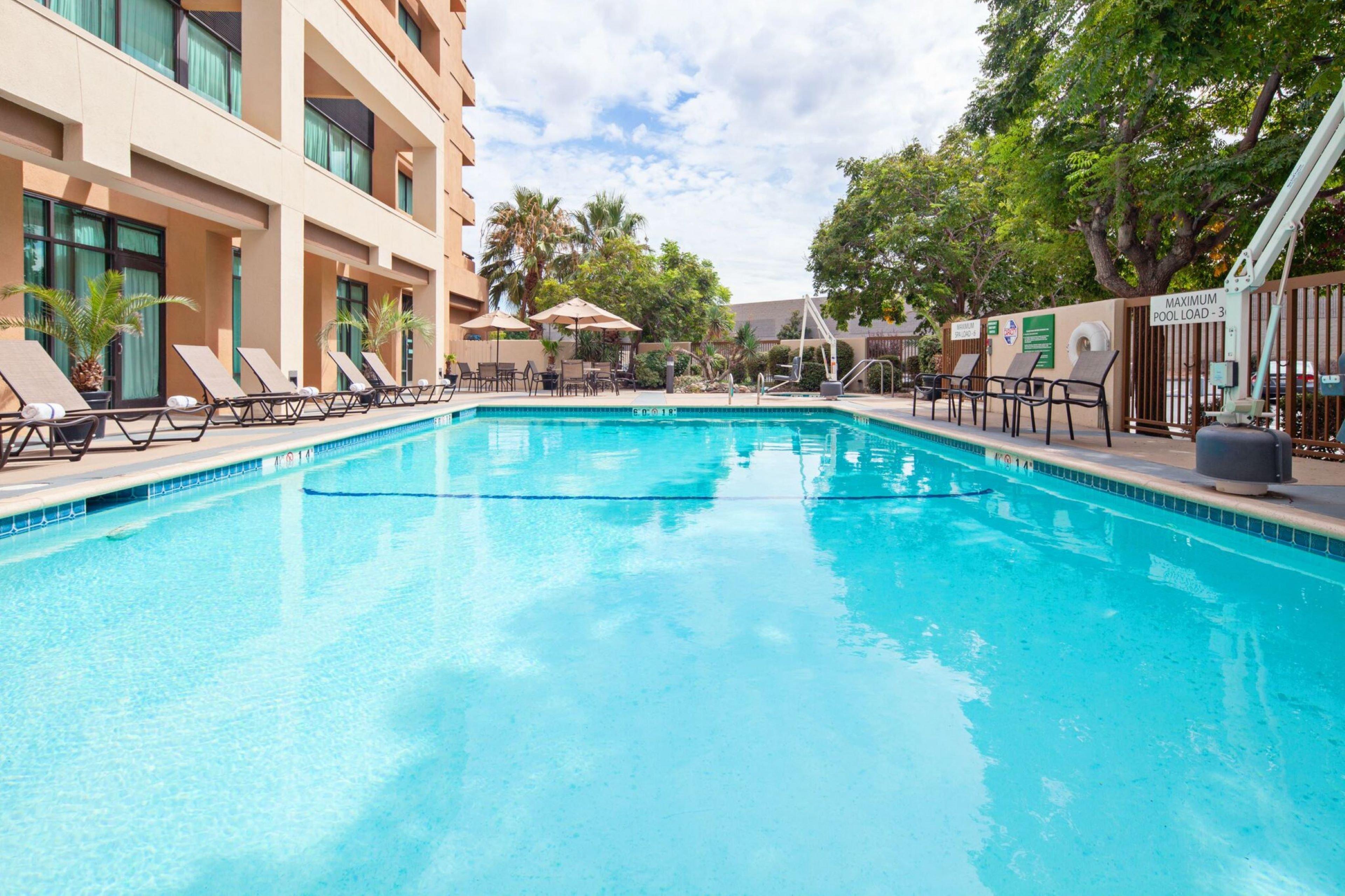Hampton Inn & Suites Палмдейл Екстериор снимка