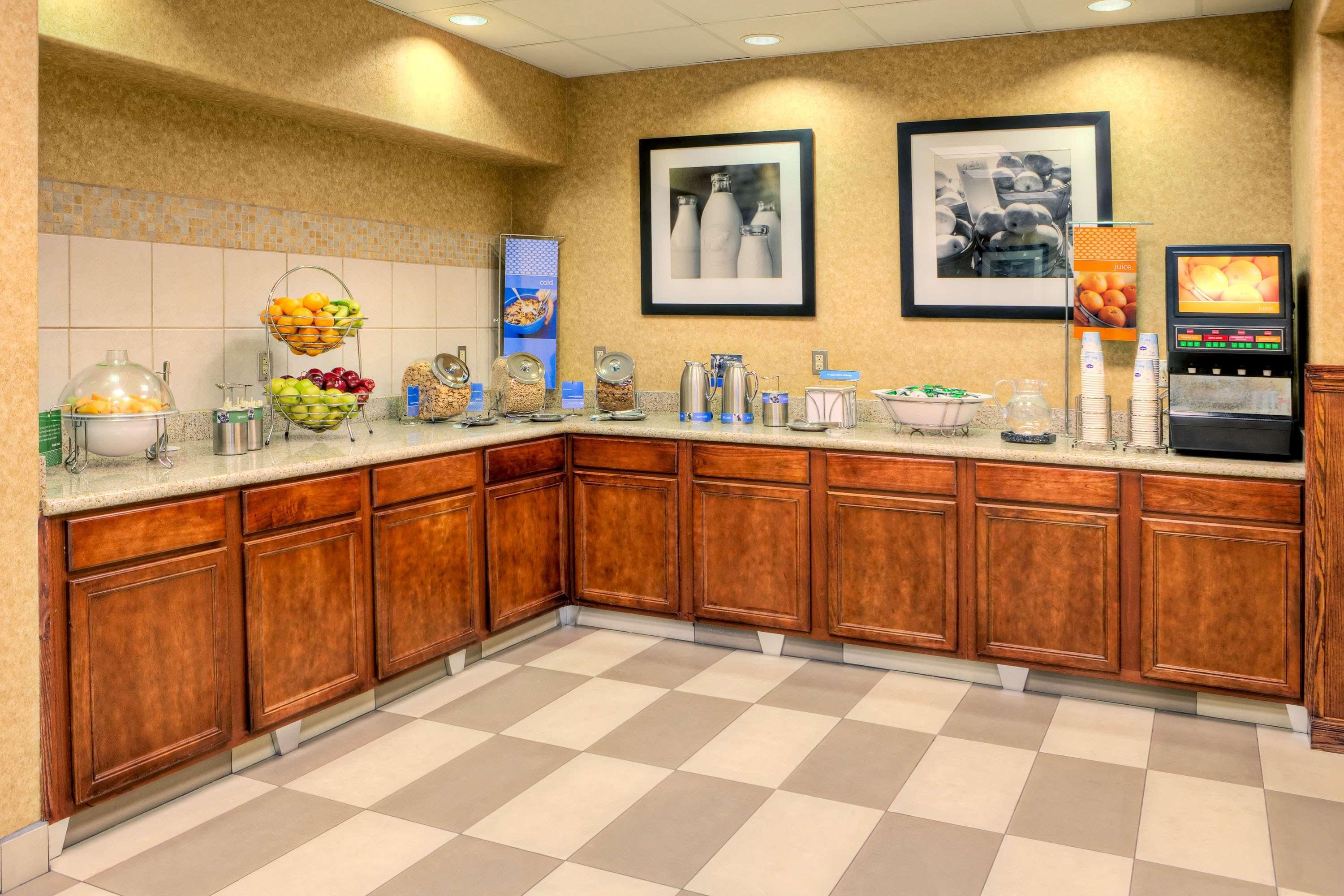 Hampton Inn & Suites Палмдейл Екстериор снимка