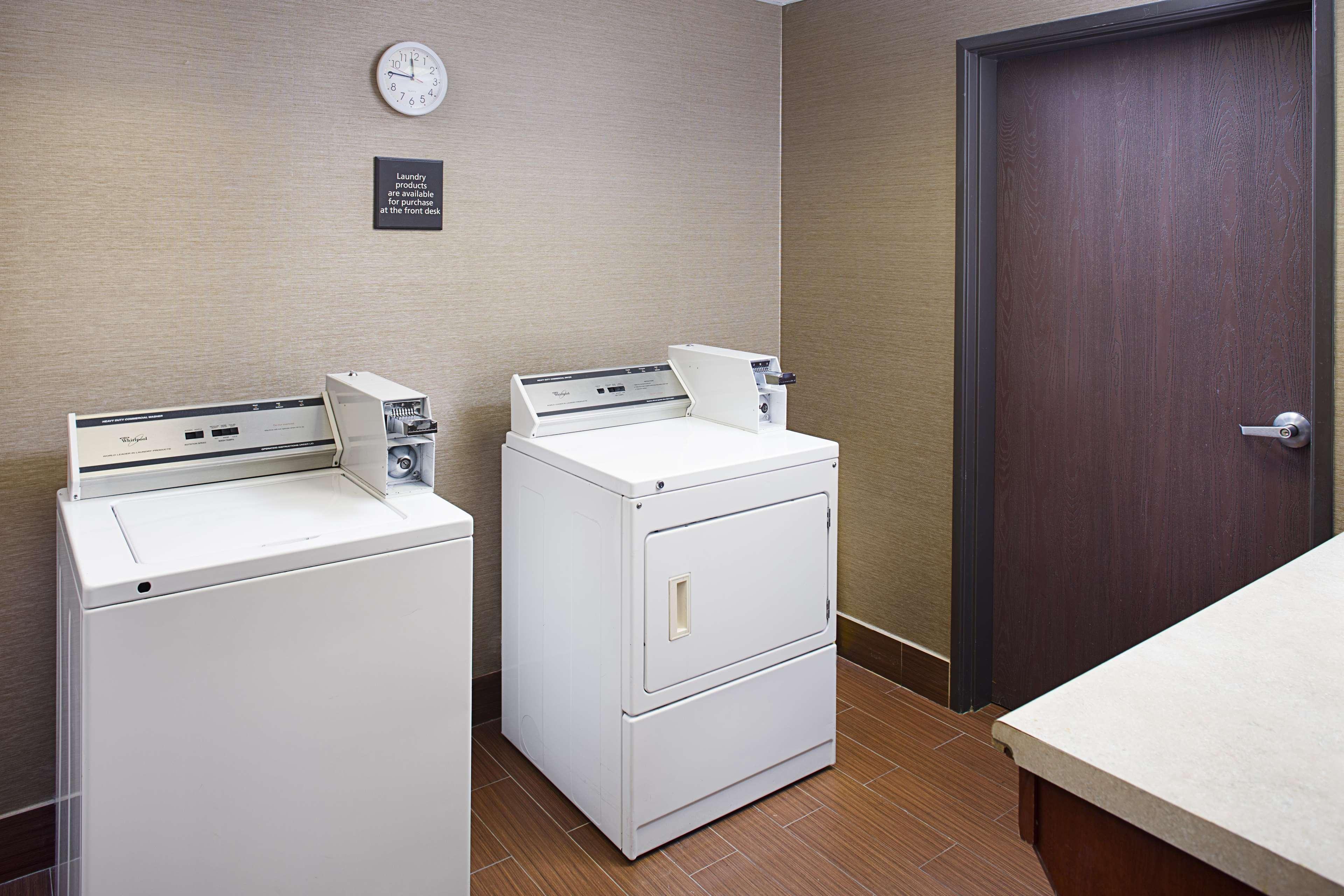 Hampton Inn & Suites Палмдейл Екстериор снимка