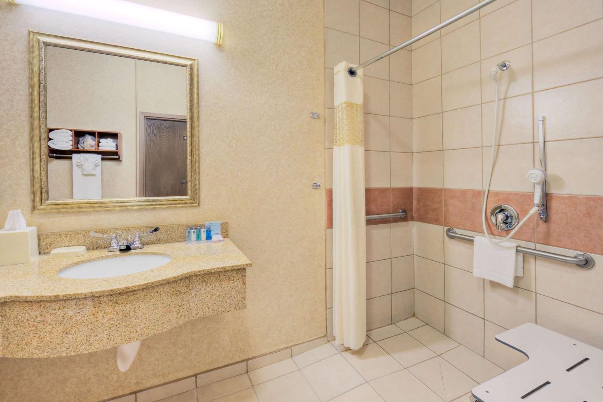 Hampton Inn & Suites Палмдейл Екстериор снимка