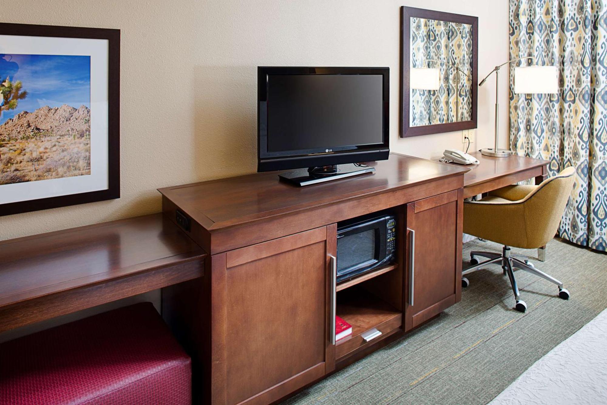 Hampton Inn & Suites Палмдейл Екстериор снимка