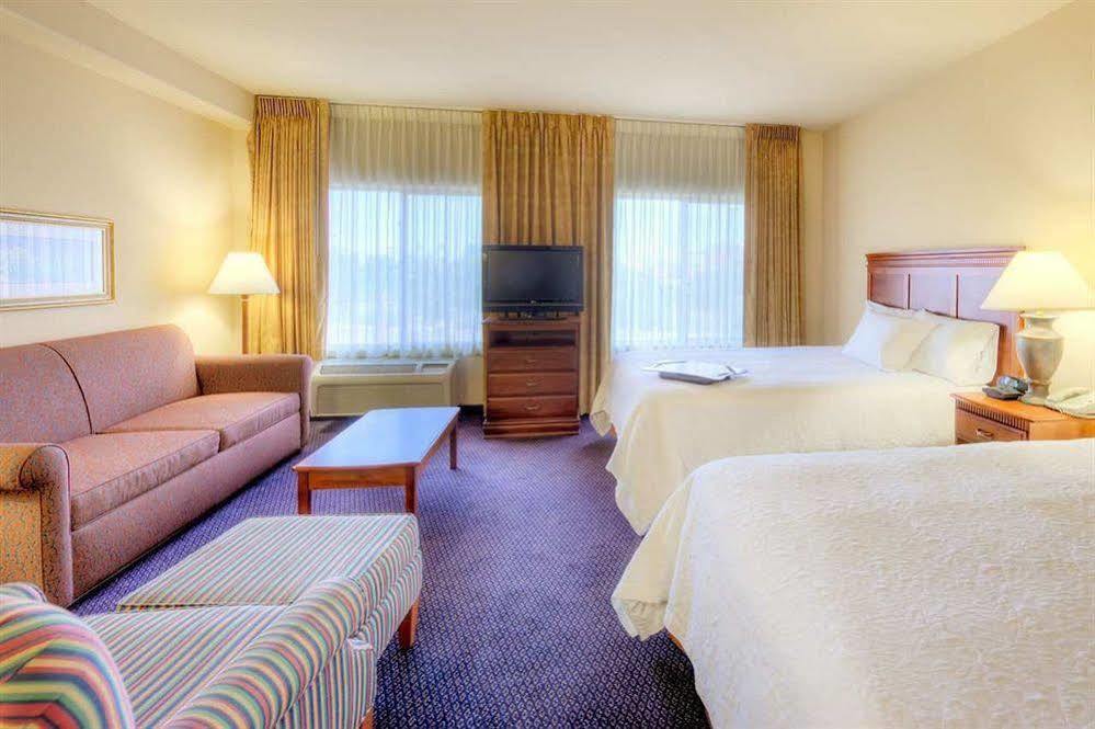 Hampton Inn & Suites Палмдейл Екстериор снимка