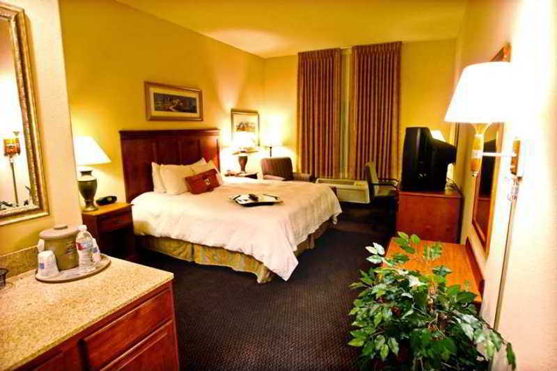 Hampton Inn & Suites Палмдейл Стая снимка