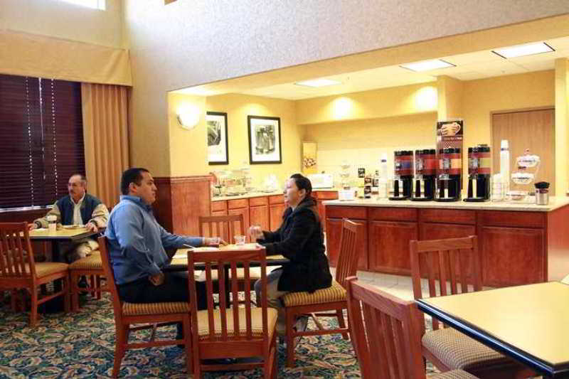 Hampton Inn & Suites Палмдейл Ресторант снимка
